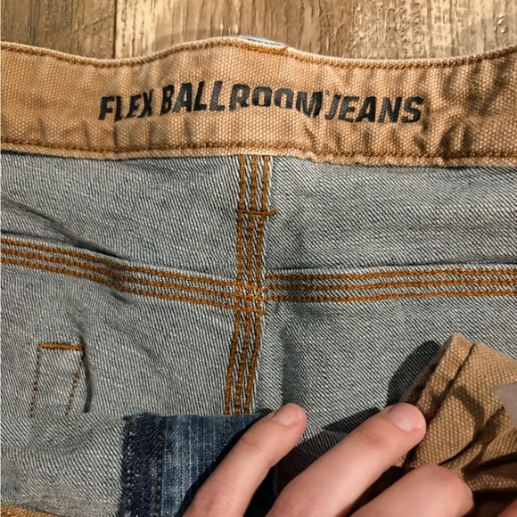 Duluth Trading Co Men's 42x34 Relaxed Fit Flex Ballroom Denim Jeans - Picture 3 of 6